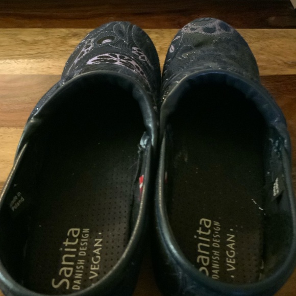 Sanita Women's Black and Purple Floral/Paisley Danish Clogs - Picture 5 of 6